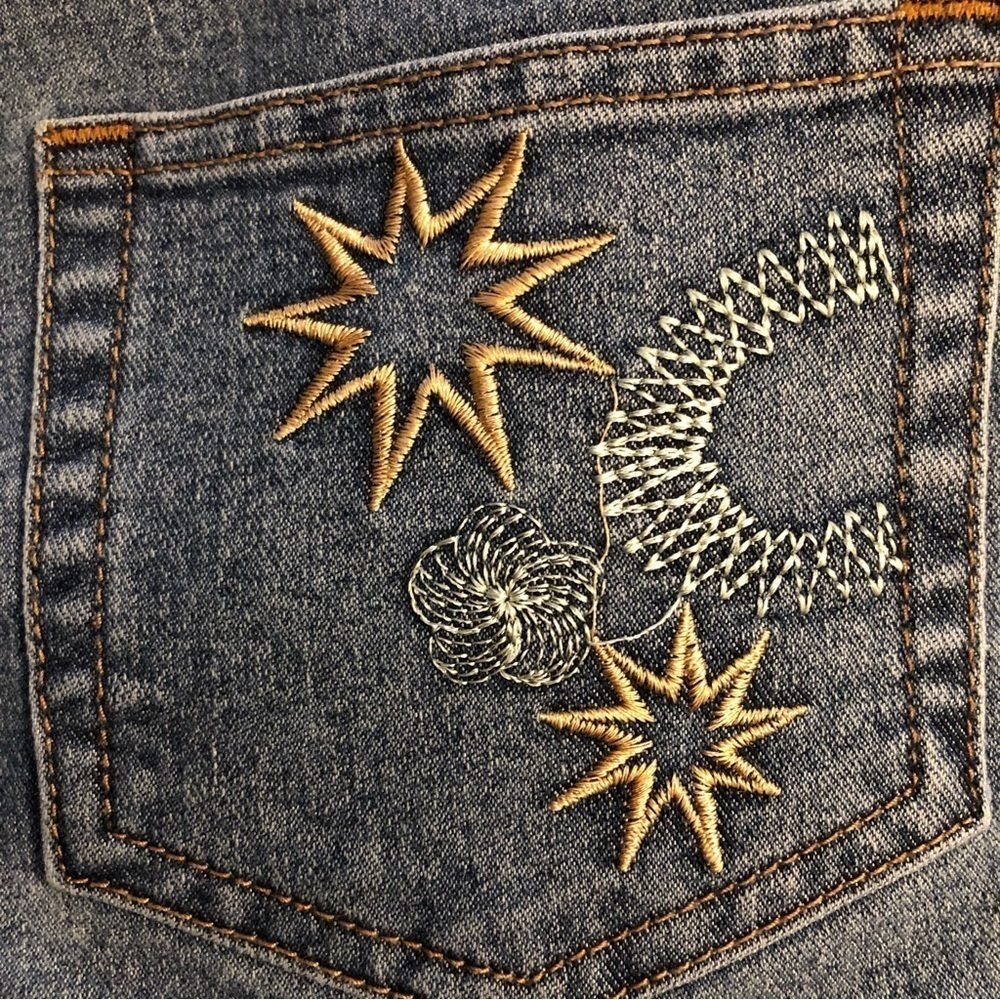 Women’s Cropped Denim Capris Size 31 Embellished Stars Flower Moon - Picture 8 of 12